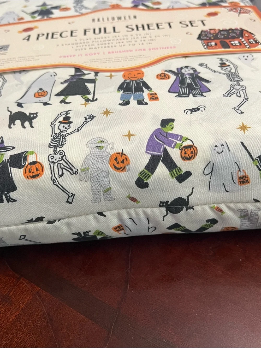 Cream Halloween Character Full 4-Piece Sheet Set